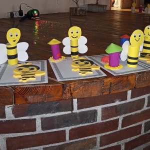 pokaż obrazek - Wycieczka do Przywidza klas Ia, Ib - warsztaty z Pszczółką Mają