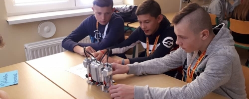 Robotyka i programowanie - zajęcia z młodzieżą z partnerskiej gminy Uehlfeld
